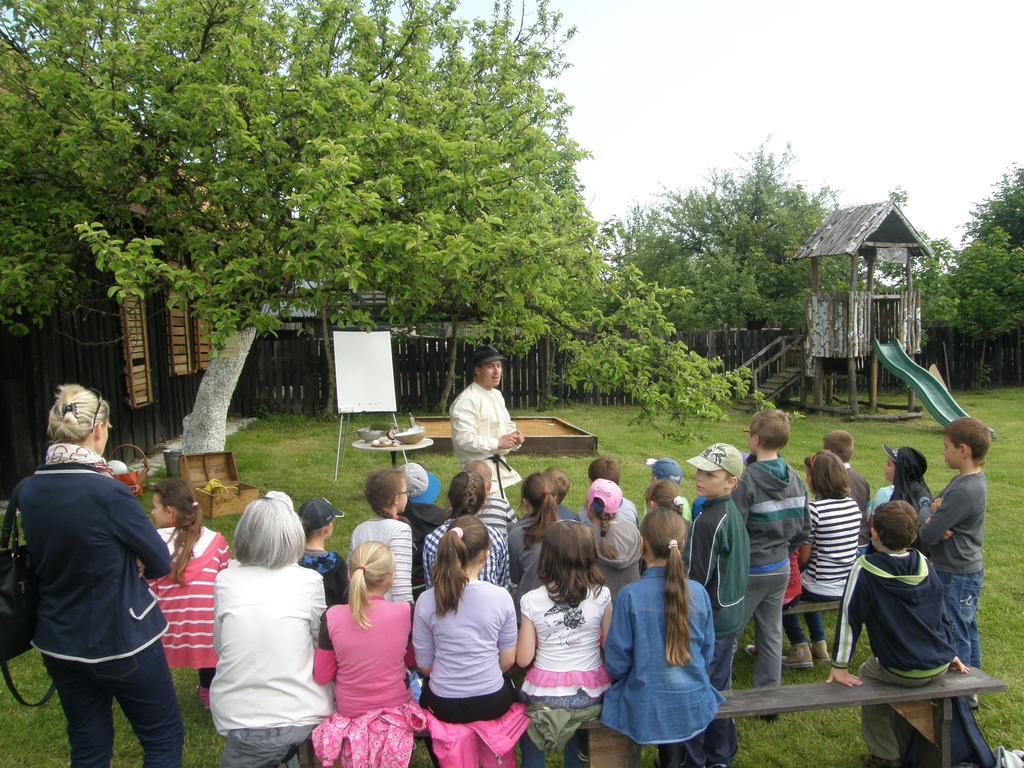 Gospodarstwo Agroturystyczno-Edukacyjne Gratka Celiny  ภายนอก รูปภาพ